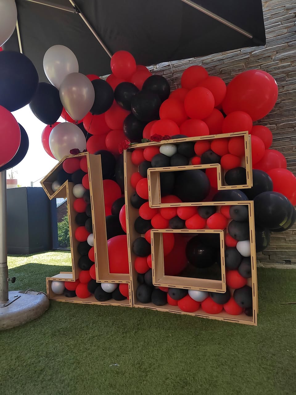 Sweet 16 balloon mosaic